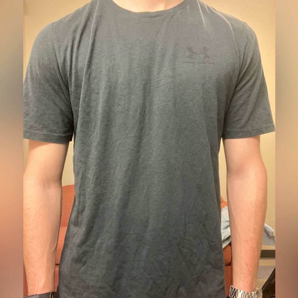 Under Armour Men's Dark Tee